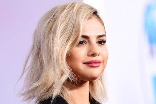 Selena Gomez daleko od javnosti vodi bitku s teškom bolešću
