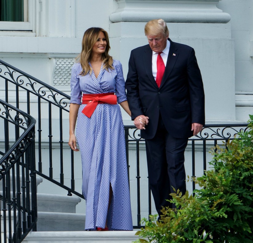 "Poput stolnjaka": Melania Trump u neobičnom patriotskom izdanju
