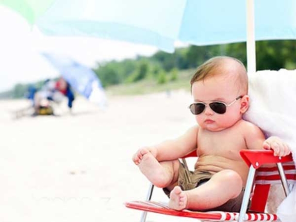 Prvi put na moru s bebom: Izbjegavajte sunce, pravilno ih odjenite i pazite na unos tečnosti