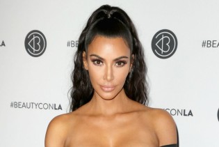 Kim Kardashian: Suknja koju bi rijetko koja žena odjenula tijekom ljeta