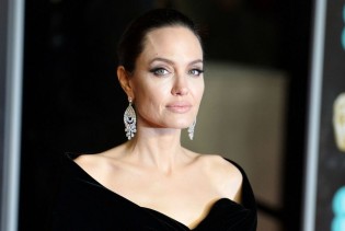 Angelina Jolie: "Zdrave" štikle za ljepoticu koja (više) ne riskira s odabirom cipela