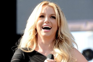 Neopterećena Britney: Pariško izdanje u bluzi iz H&M-a