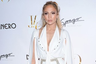 Modni trik Jennifer Lopez: Bijele pantalone koje izdužuju figuru