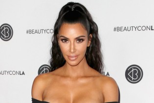 Razgolićena Kim Kardashian u premaloj haljini podigla ljestvicu neukusa