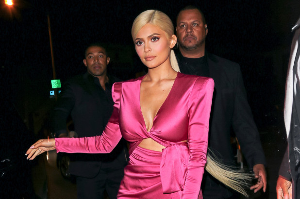Pokušava li Kylie Jenner u modu vratiti trend odjeće prekrivene kristalićima?