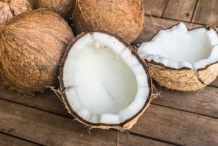 Nakon sunčanja nahranite kosu i kožu kokosom