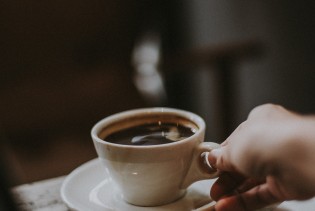 8 znakova da definitivno pretjerujete s ispijanjem kave