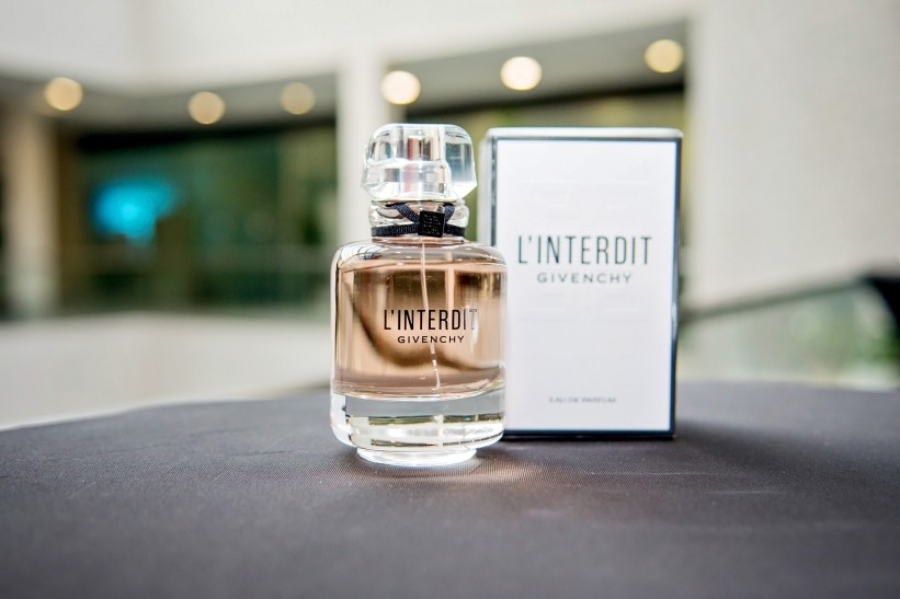Predstavljena nova, moderna verzija L’Interdit Givenchy parfema