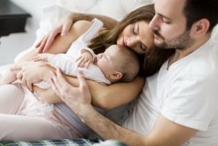 Dodir roditelja i bebe izuzetno važan za pravilan razvoj djeteta