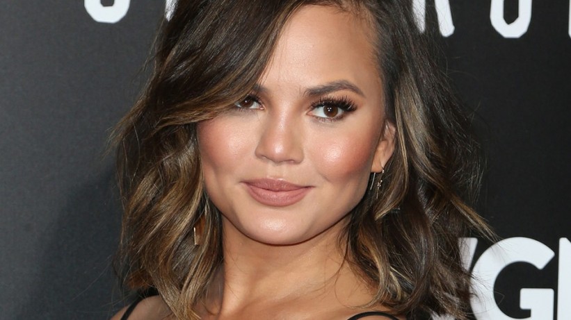 Chrissy Teigen smatra da nije imala postporođajnu depresiju jer je jela svoju posteljicu