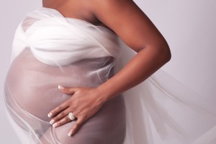 Nova studija tvrdi: Ukoliko jedete za dvoje u trudnoći, možete ugroziti zdravlje bebe