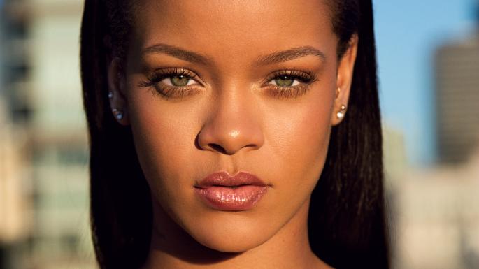 Rihanna se pohvalila novom figurom u uskoj prozirnoj haljini