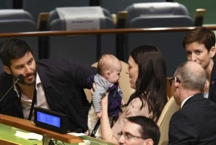 Novozelandska premijerka prva žena koja je donijela bebu u Generalnu skupštinu UN-a