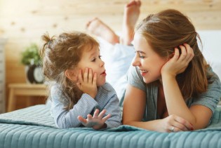 Djeca i stvaranje navika: Zašto djeca kopiraju ponašanje svojih roditelja?