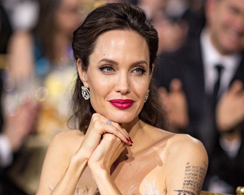 Angelina u haljini s visokim prorezom ponovila svoj legendarni modni trenutak
