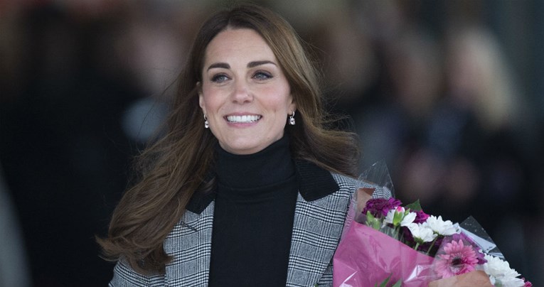 Kate Middleton od glave do pete u crnom iskopirala Meghan Markle