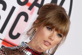 Taylor Swift je malo pretjerala pretvorivši se u disco kuglu