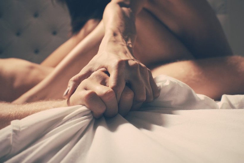 Singapurski poljubac - seksualna praksa koja pravi vatromet u krevetu