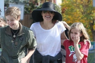 Angelina Jolie i njezina "banda": Trenutak zbog kojeg slavnoj mami ne silazi osmijeh s lica