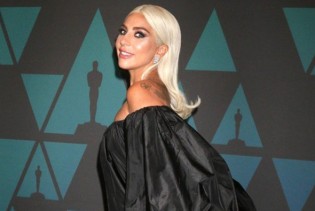 Lady Gaga u dramatičnoj crnoj haljini