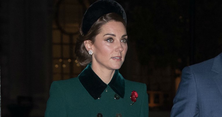 Kate Middleton je dala novo lice starom kaputu iznenađujućim izborom dodataka