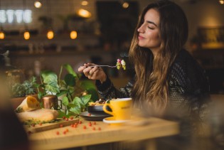 PMS i osjećaj gladi: Evo zašto tada stvarno treba da jedete više