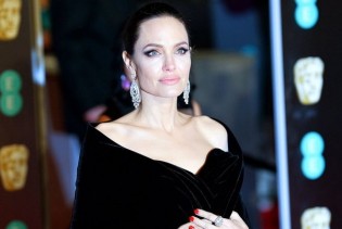 Angelina Jolie nagovijestila da kreće u politiku