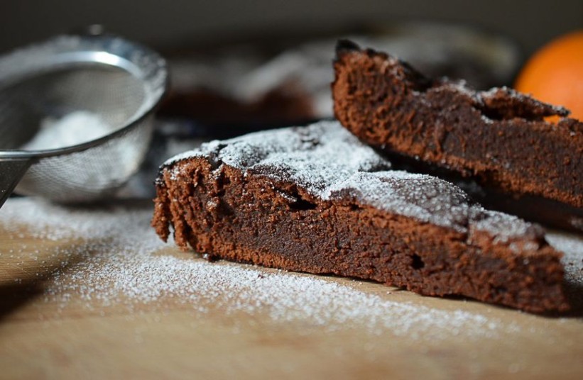 Desert bez grižnje savjesti: Brzi čokoladni kolač koji se neće lijepiti za bokove