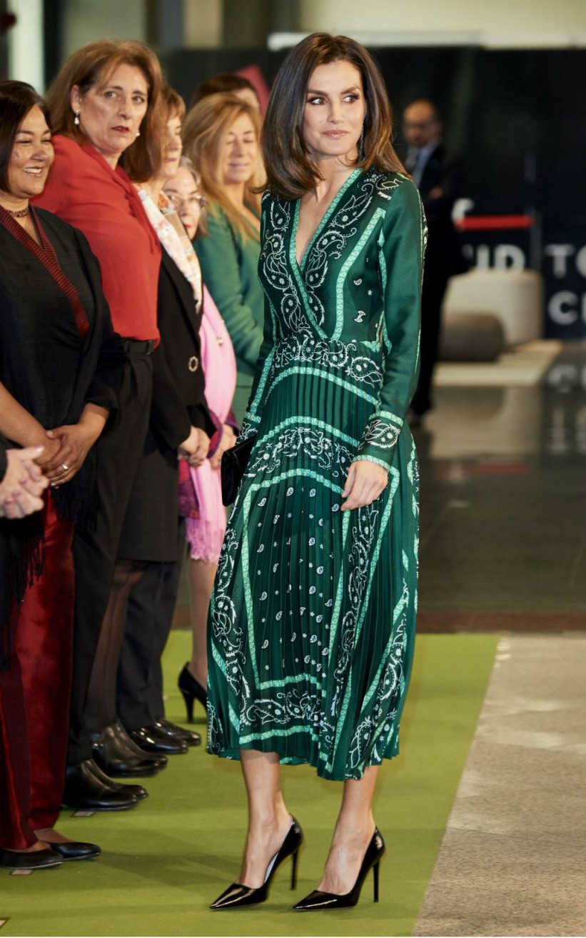 Kraljica Letizia: Šal-haljina čiji kroj nepogrešivo pristaje svim figurama