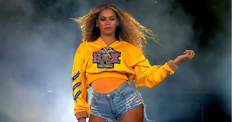 Beyonce na pozornici predstavila novu boju kose i promijenila šest outfita