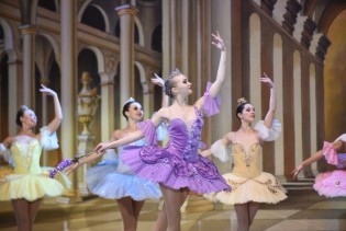 Ruski državni balet Sankt Peterburg priredio bajkoviti spektakl na ledu