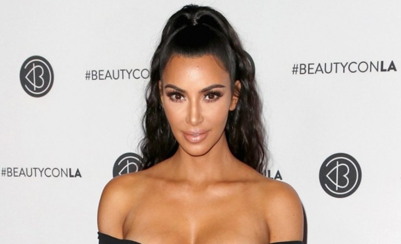 Kim Kardashian boluje od psorijaze: Fanove moli za pomoć