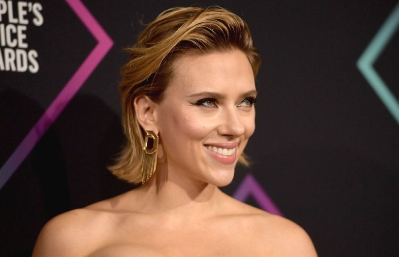 Scarlett Johansson u haljini s izazovnim prorezima pokazala veliku tetovažu