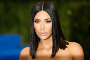 Izazovnije ne može: Kim Kardashian pokazala sve u čipkastom kombinezonu