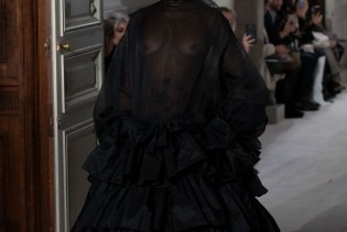 Naomi nakon 14 godina zatvorila reviju modne kuće Valentino u prozirnoj haljini
