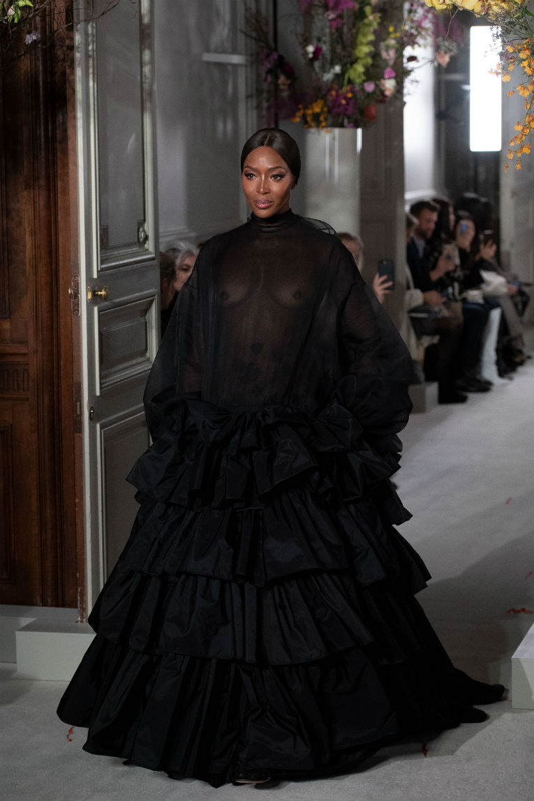 Naomi nakon 14 godina zatvorila reviju modne kuće Valentino u prozirnoj haljini