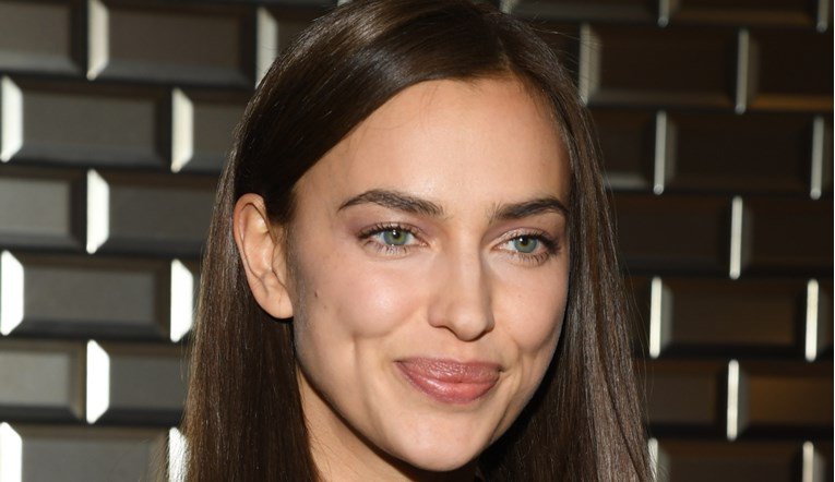 Irina Shayk s novom frizurom izgleda poput tinejdžerice