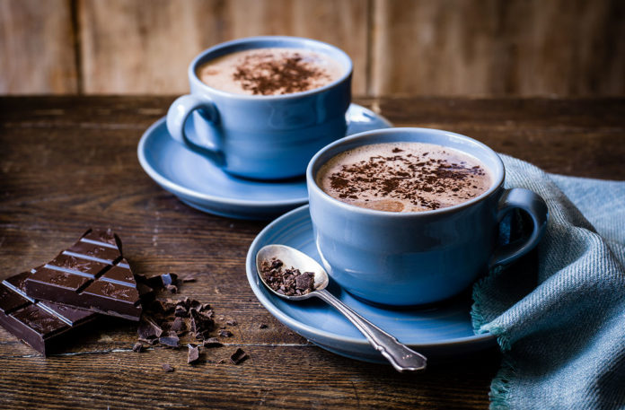 Idiličnu zimsku atmosferu upotpunite toplom čokoladom koju ste sami napravili