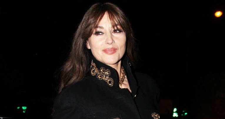 Monica Bellucci u još jednom predivnom kaputu potvrdila status modne ikone