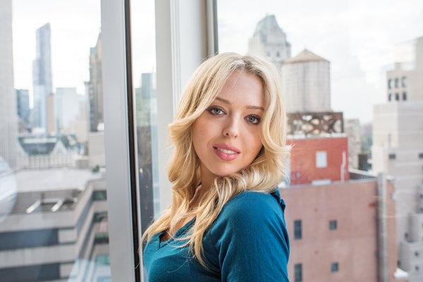 Tiffany Trump izborom haljine pružila podršku očevim protivnicima