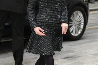 Kate Middleton damskim stajlingom naglasila vitke noge