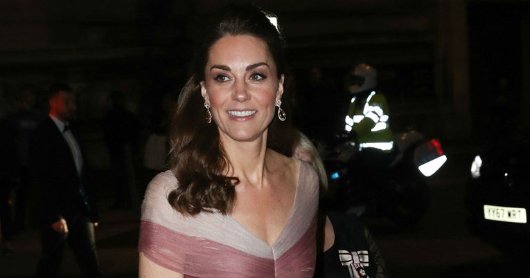 Kate Middleton izgleda kao princeza iz bajke u predivnoj Gucci haljini