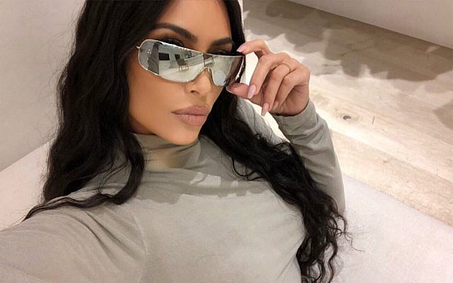Pripijeno traper izdanje Kim Kardashian lansirat će vas u rane 2000-te