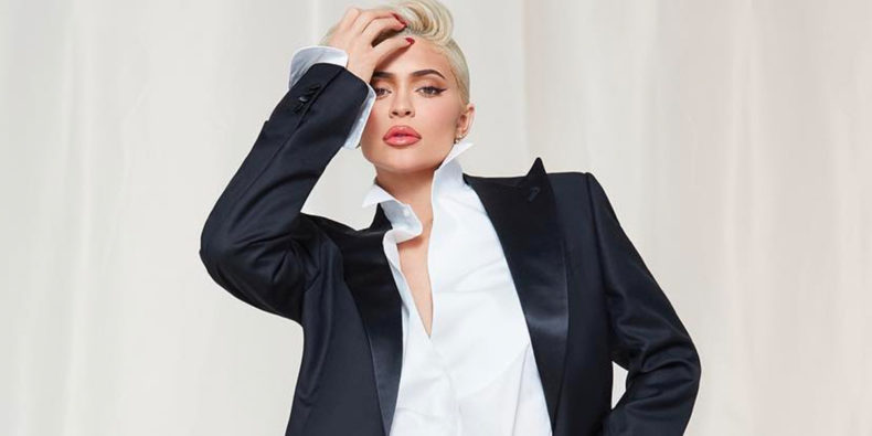 Kylie Jenner se našla na udaru kritika zbog neobičnog uzorka na haljini