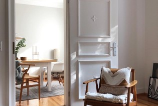 Nordijski minimalizam - dizajnerski stan s krasnim detaljima