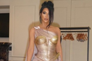 Kim Kardashian izgledala poput grčke božice u dvije spektakularne haljine