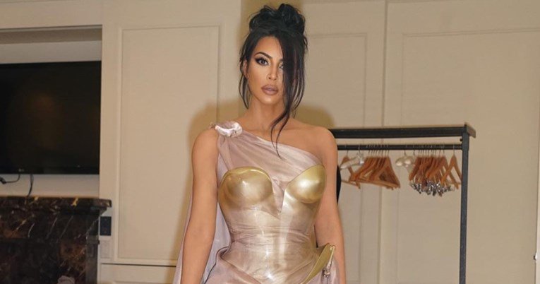 Kim Kardashian izgledala poput grčke božice u dvije spektakularne haljine