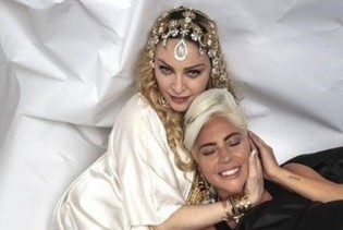 Pogledajte Lady Gagu i Madonnu kako izmjenjuju eskimske poljupce