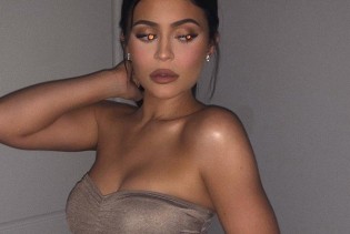 Kylie Jenner pokazala zavidne obline u haljini koja vješto skriva celulit