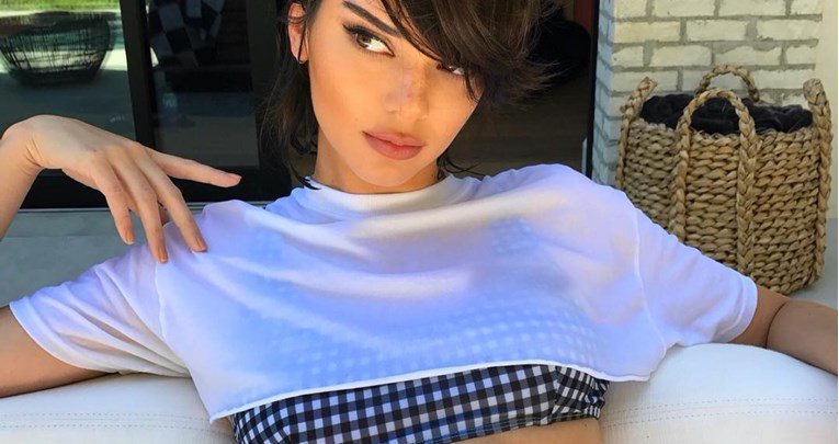 Kendall Jenner uskladila oskudni bikini sa šeširom koji će podijeliti mišljenja
